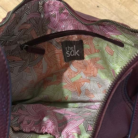 The Sak Maroon Leather and Suede Shoulder Bag - Picture 4 of 8